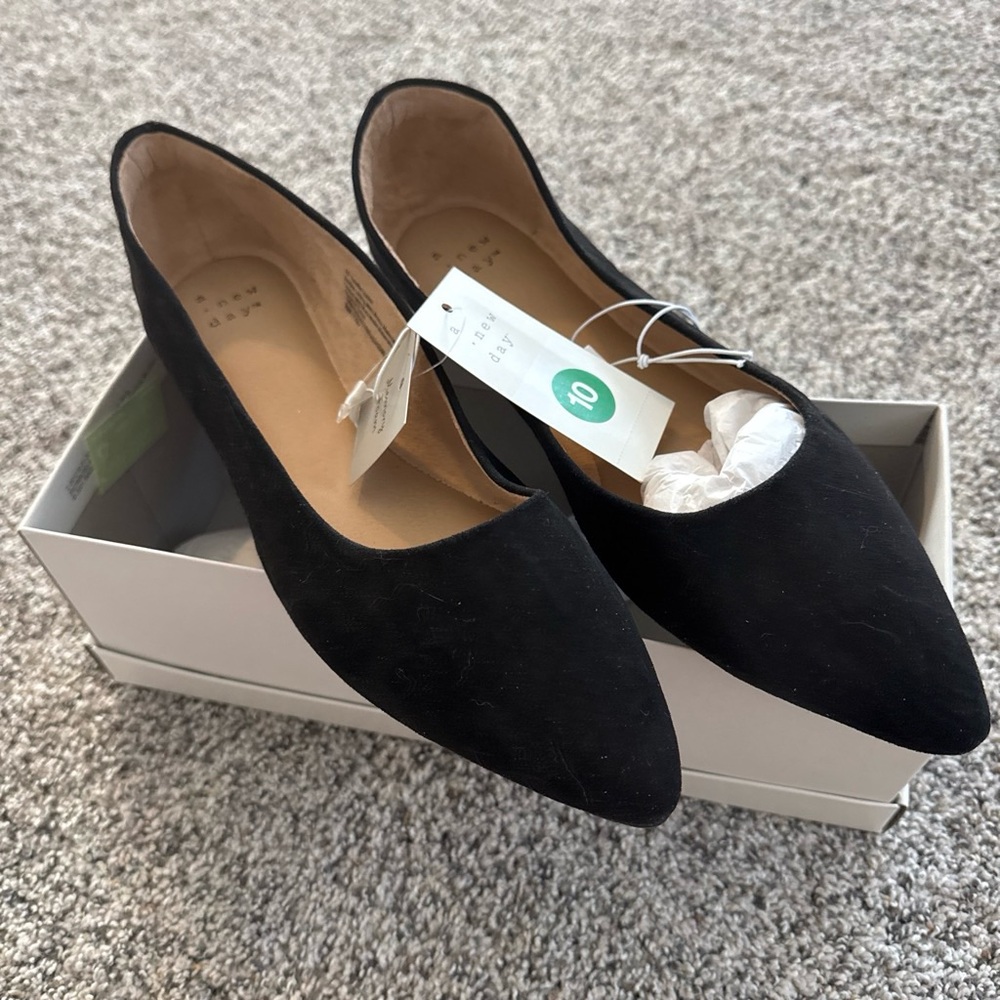 ✳️NWT✳️… A New Day-Black Suede Ballet Flats